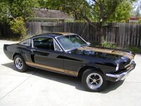 6_Ford_Shelby_GT350_Hertz_Mustang_Fastback_Front_1.jpg