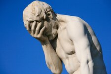 Paris_Tuileries_Garden_Facepalm_statue.jpg