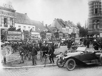 Britse mariniers op dubbeldekbussen in Oude God, Mortsel, klaar om te vertrekken.jpg