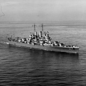 1024px USS Cleveland (CL 55) underway at sea in late 1942 (NH 55173)