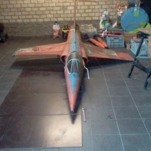 De F-104 in mijn garage klaar voor de stripping.