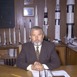 448px 19700202 wernher von braun nasa