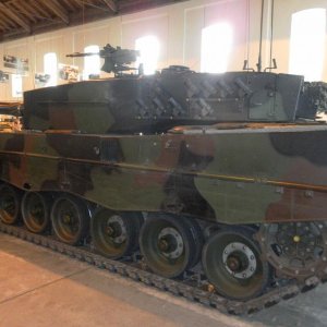 PANZER 87 LEOPARD 2A4 (3)