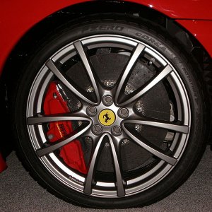 800px 2009 red Ferrari 430 Scuderia wheel