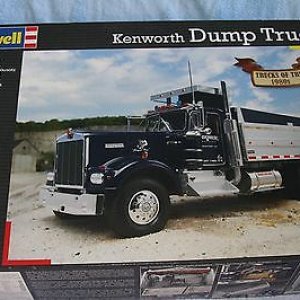 Revell Kenworth Dump Truck in 1 25 scale