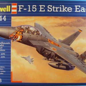 144 Revell F 15E in box review 01