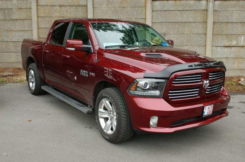 Auto Dodge RAM 1500 2