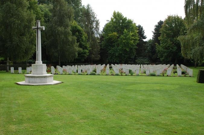 Cambes en Plaine Cemetary3