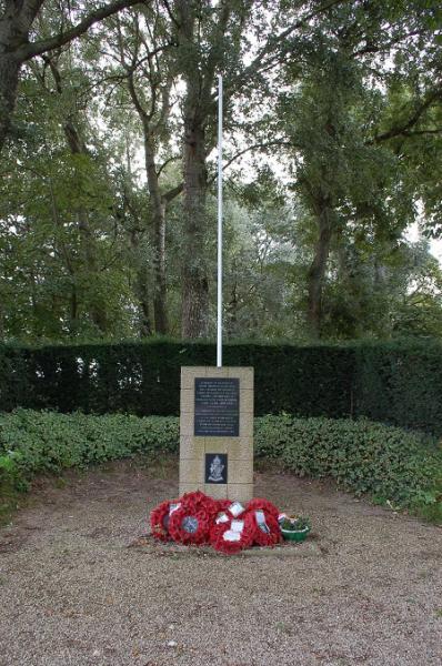 Cambes en Plaine monument1