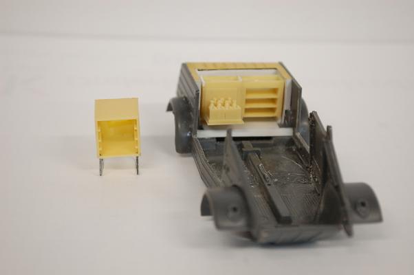 Rear resin parts