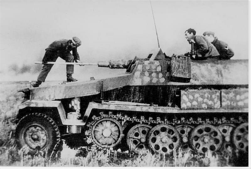 Sd.Kfz.251 9c 006 (3)