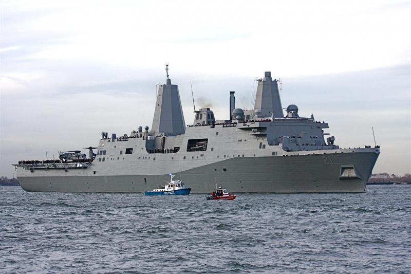 USS New York in the Hudson River 200911 (Large)